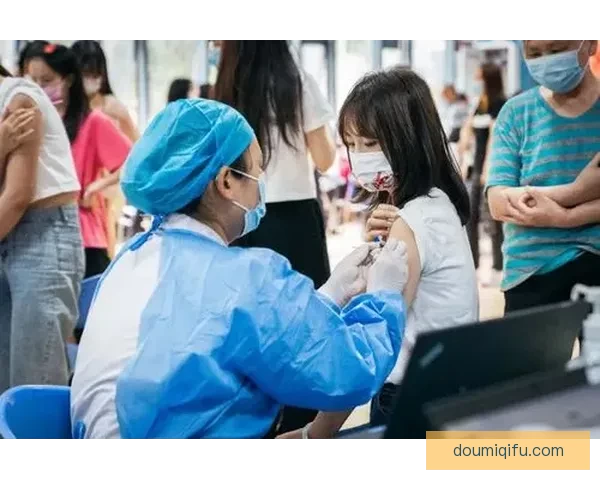 三十一省区市新增四十例新冠肺炎须落实强防控并推进疫苗接种广泛